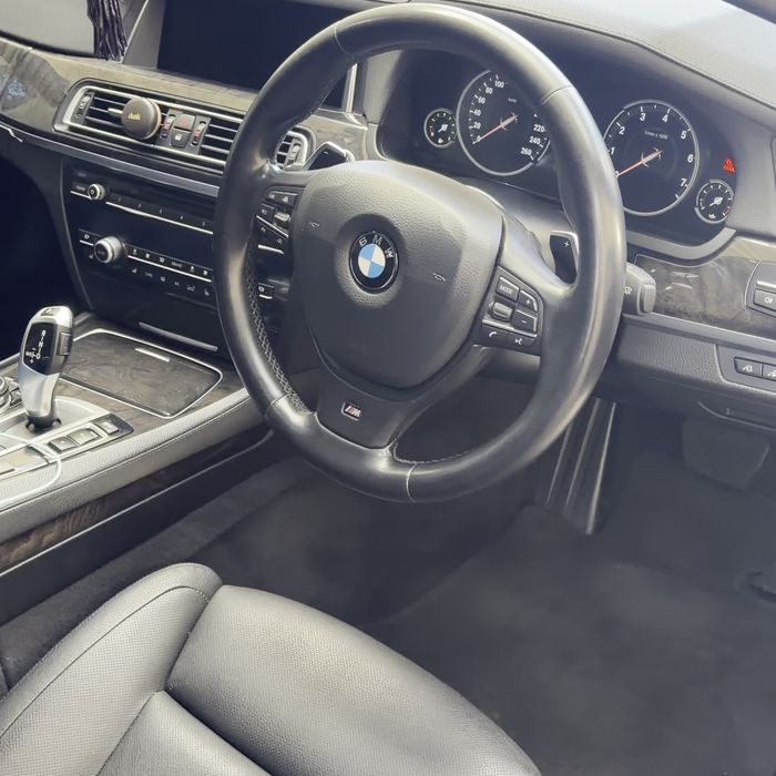 BMW 7 Series dash and steering wheel