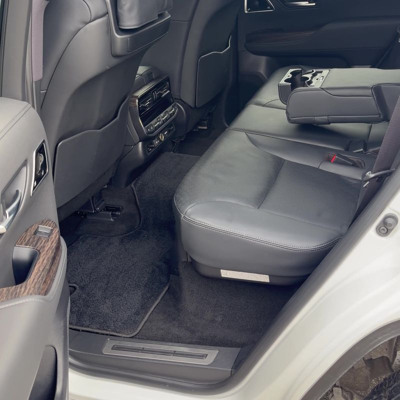 The same Ranger rear seats and floor after the detail